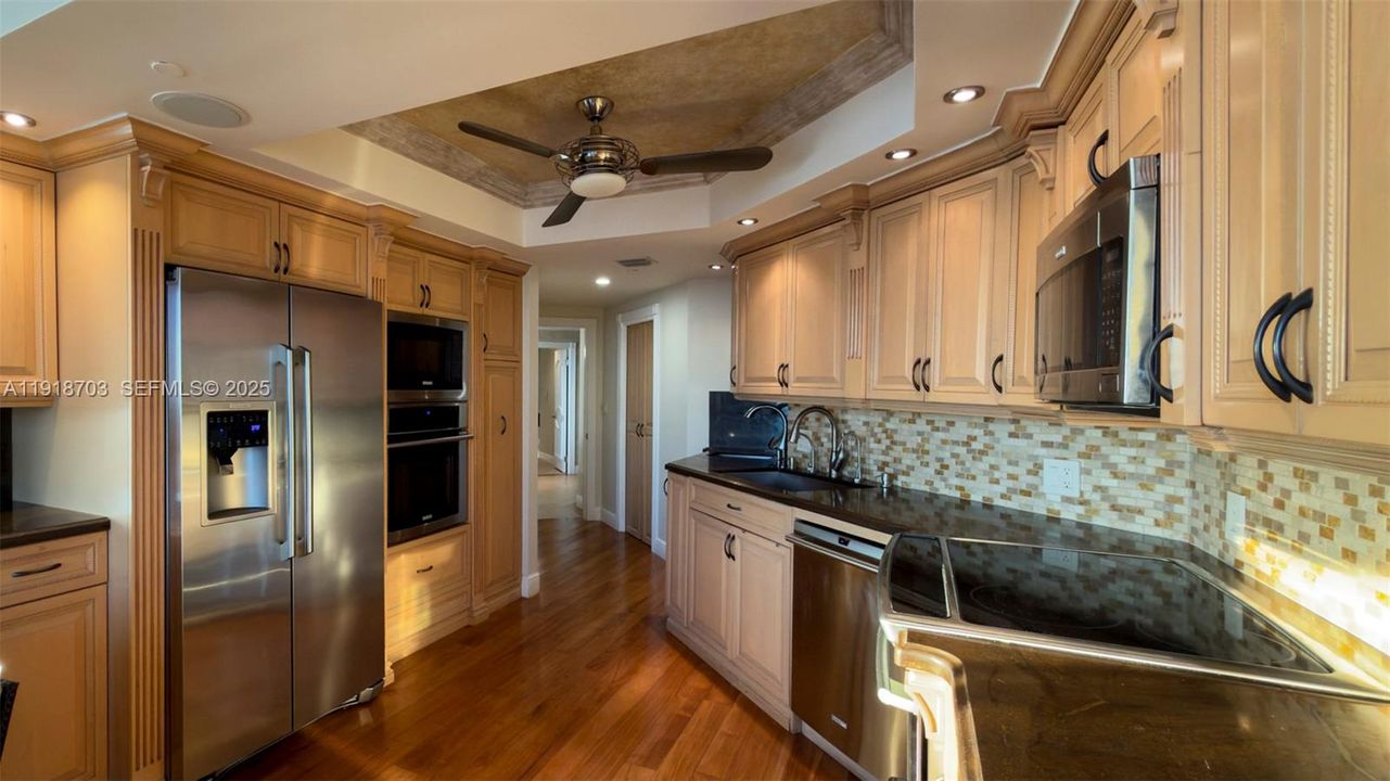 For Sale: $1,490,000 (3 beds, 3 baths, 2560 Square Feet)