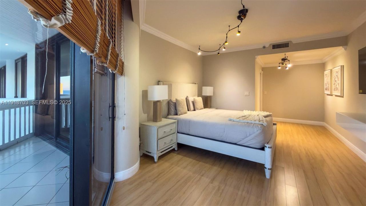 For Sale: $1,490,000 (3 beds, 3 baths, 2560 Square Feet)