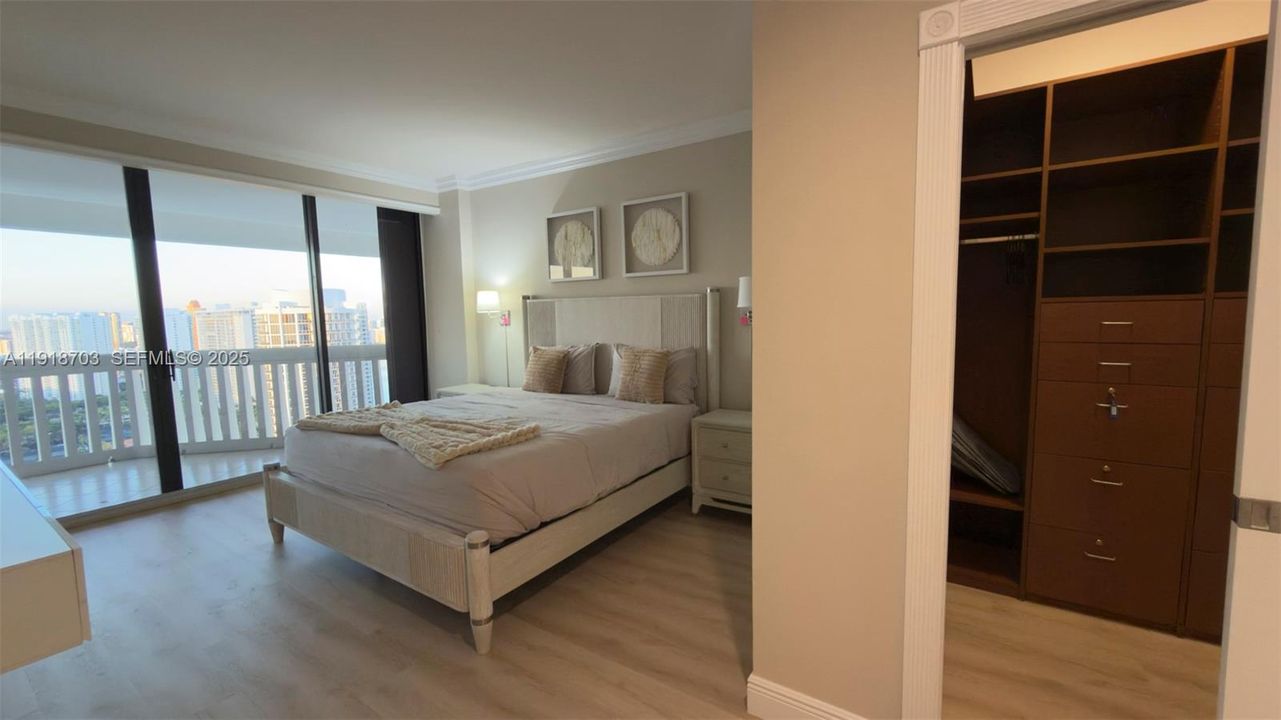 For Sale: $1,490,000 (3 beds, 3 baths, 2560 Square Feet)