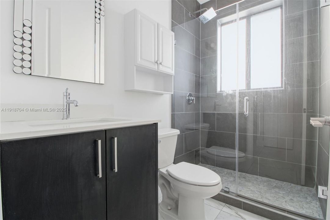 En Venta: $1,100,000 (4 camas, 3 baños, 2511 Pies cuadrados)