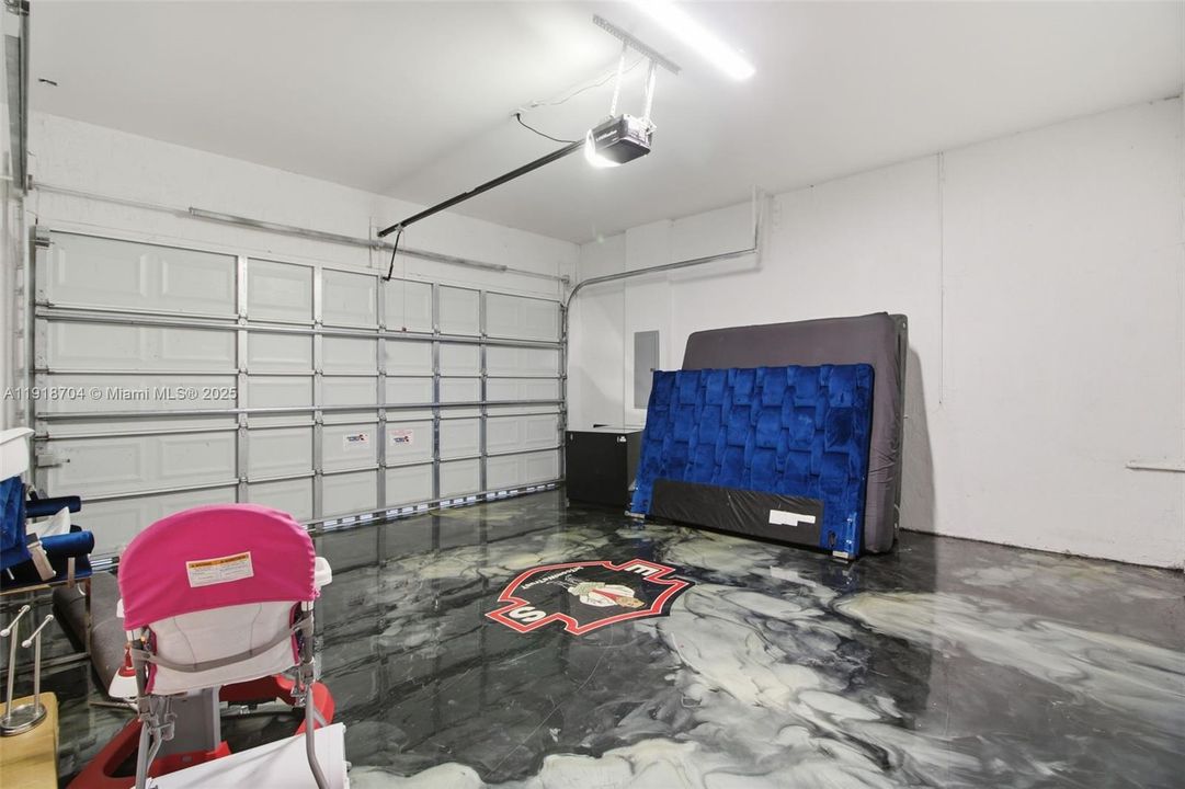 En Venta: $1,100,000 (4 camas, 3 baños, 2511 Pies cuadrados)