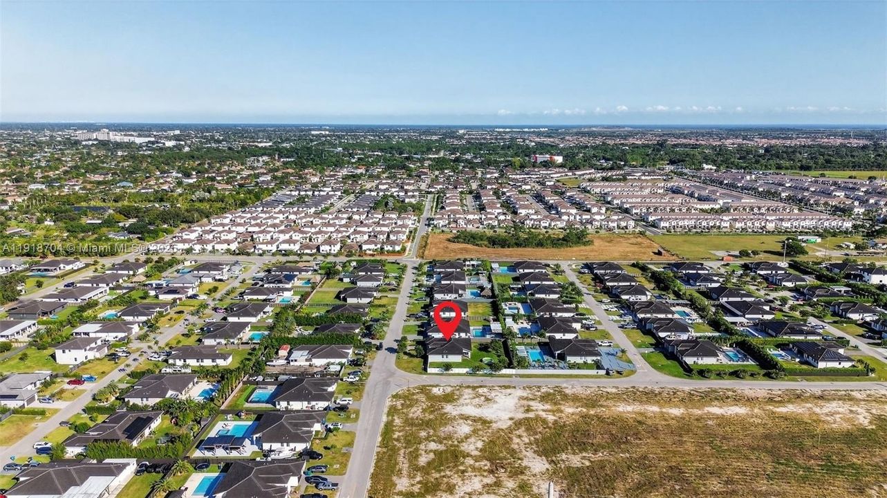 En Venta: $1,100,000 (4 camas, 3 baños, 2511 Pies cuadrados)