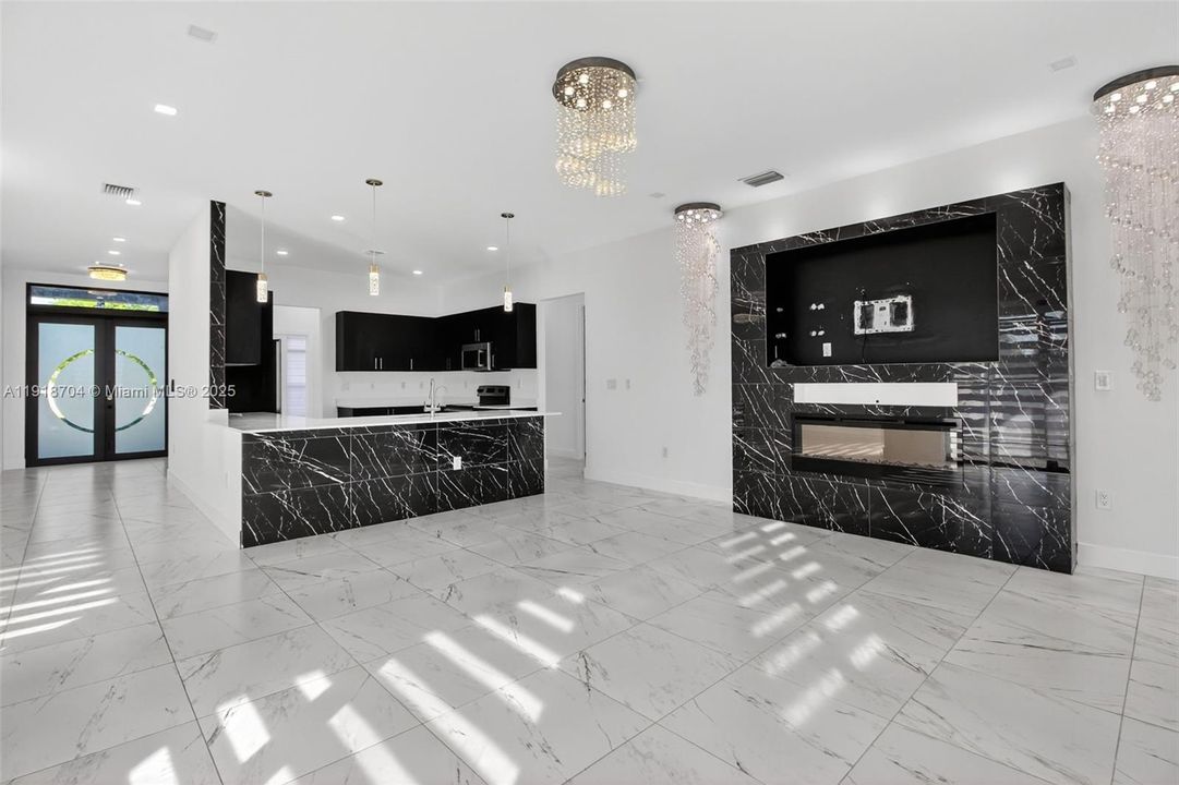 En Venta: $1,100,000 (4 camas, 3 baños, 2511 Pies cuadrados)