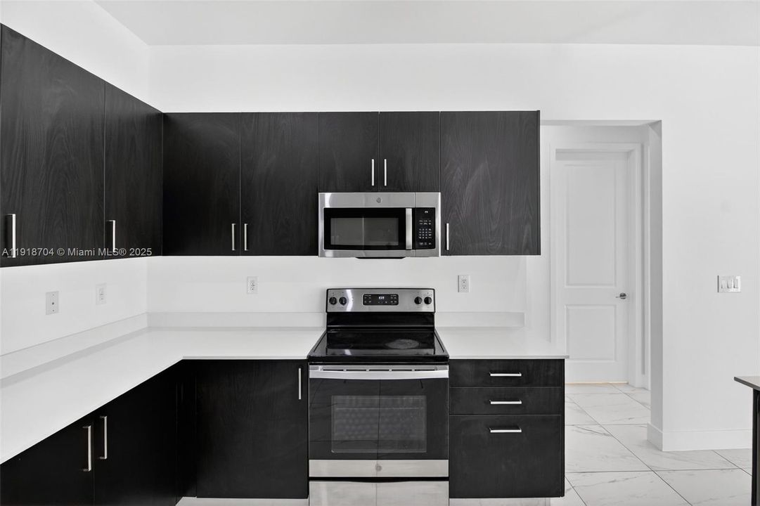 En Venta: $1,100,000 (4 camas, 3 baños, 2511 Pies cuadrados)