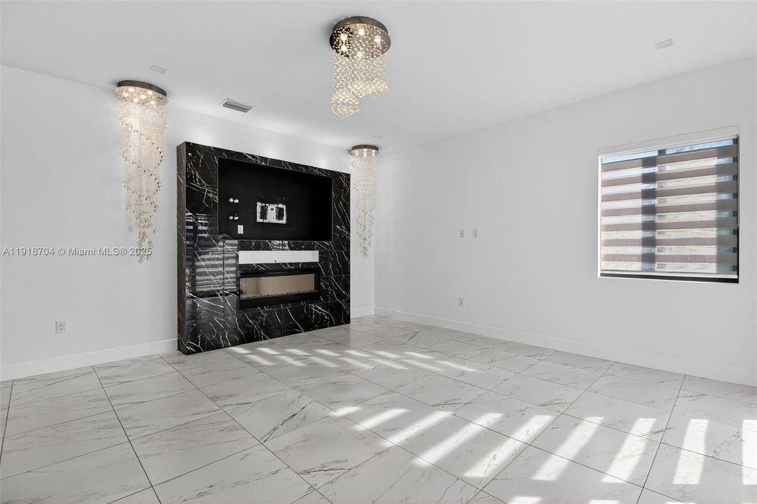 En Venta: $1,100,000 (4 camas, 3 baños, 2511 Pies cuadrados)