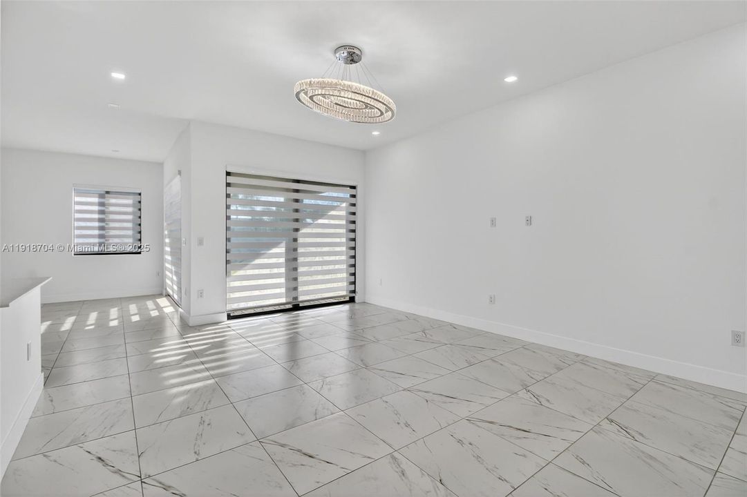 En Venta: $1,100,000 (4 camas, 3 baños, 2511 Pies cuadrados)