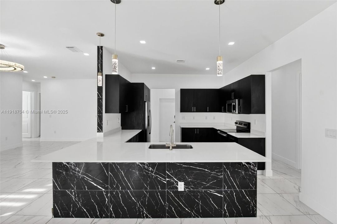 En Venta: $1,100,000 (4 camas, 3 baños, 2511 Pies cuadrados)