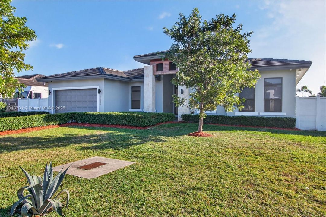 En Venta: $1,100,000 (4 camas, 3 baños, 2511 Pies cuadrados)