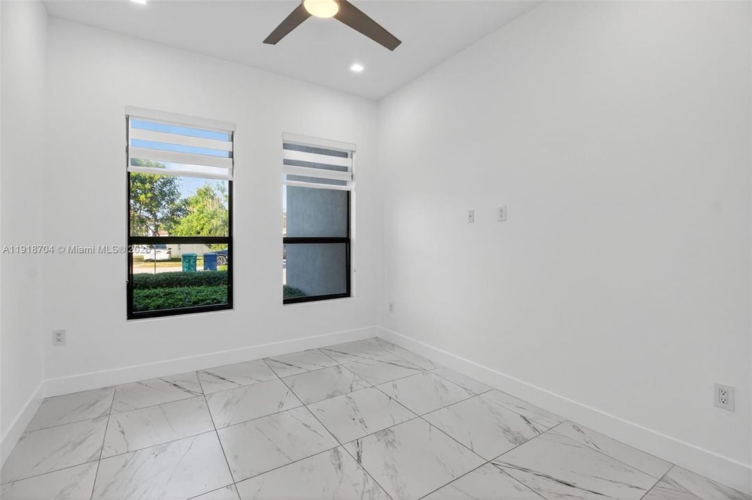 En Venta: $1,100,000 (4 camas, 3 baños, 2511 Pies cuadrados)