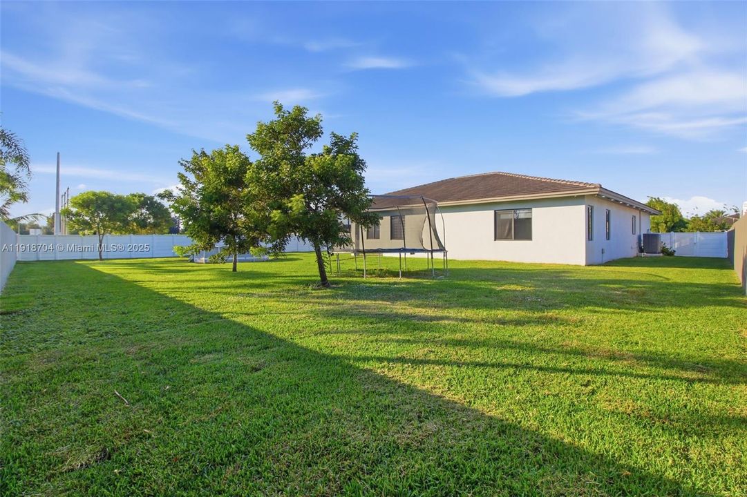 En Venta: $1,100,000 (4 camas, 3 baños, 2511 Pies cuadrados)