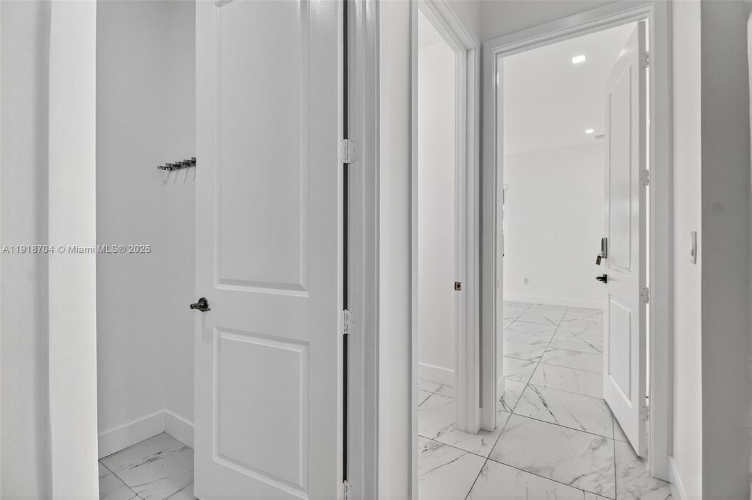 En Venta: $1,100,000 (4 camas, 3 baños, 2511 Pies cuadrados)