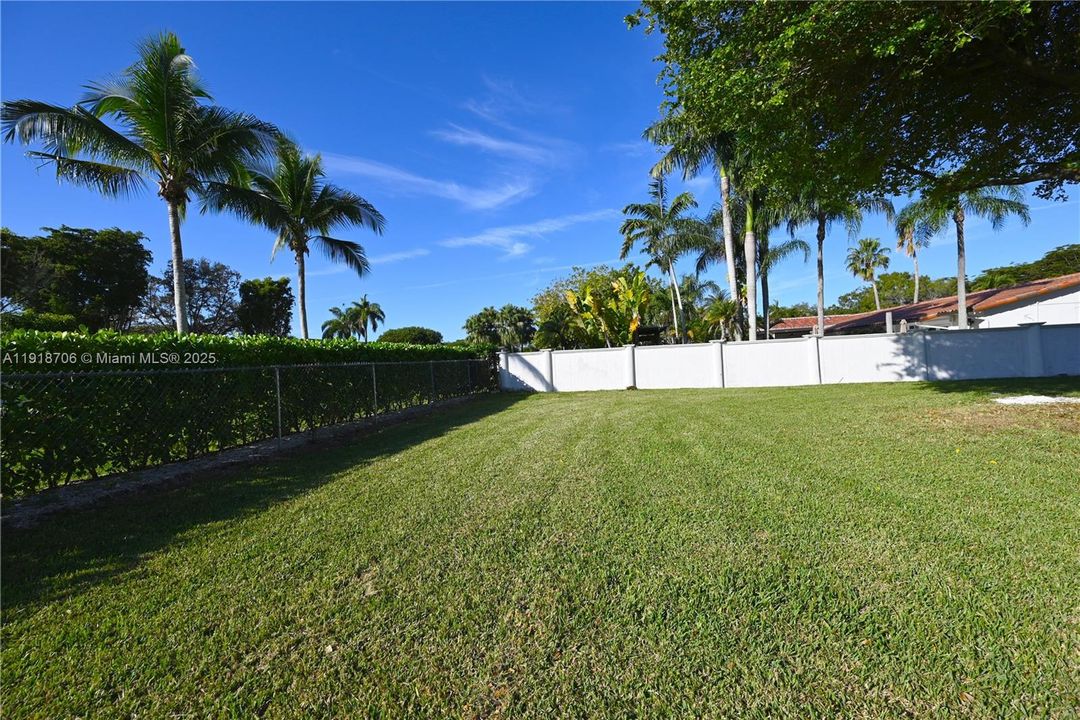 待售: $1,400,000 (3 贝兹, 2 浴室, 1901 平方英尺)