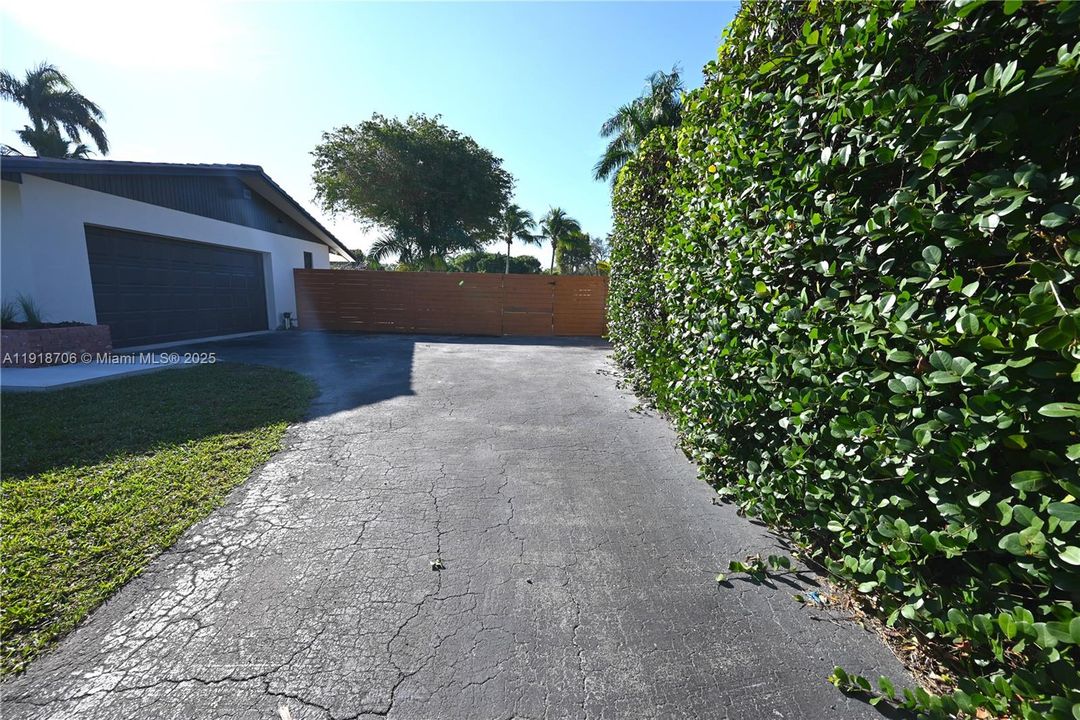 待售: $1,400,000 (3 贝兹, 2 浴室, 1901 平方英尺)