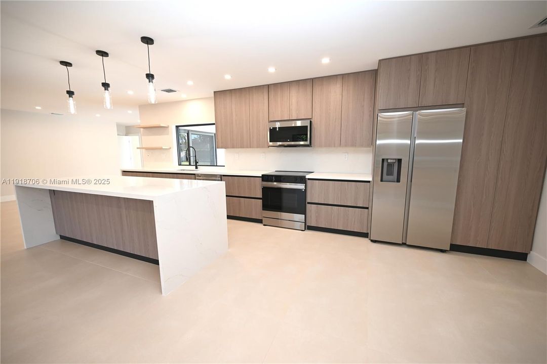 待售: $1,400,000 (3 贝兹, 2 浴室, 1901 平方英尺)