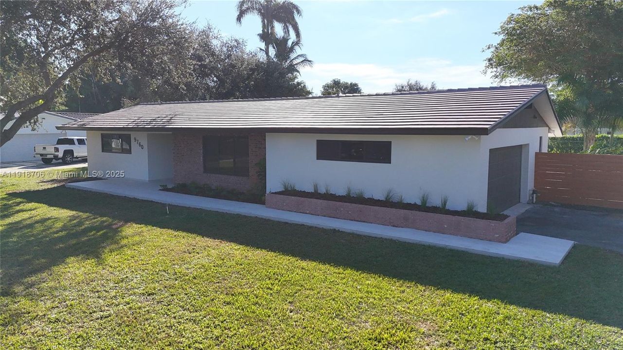 待售: $1,400,000 (3 贝兹, 2 浴室, 1901 平方英尺)