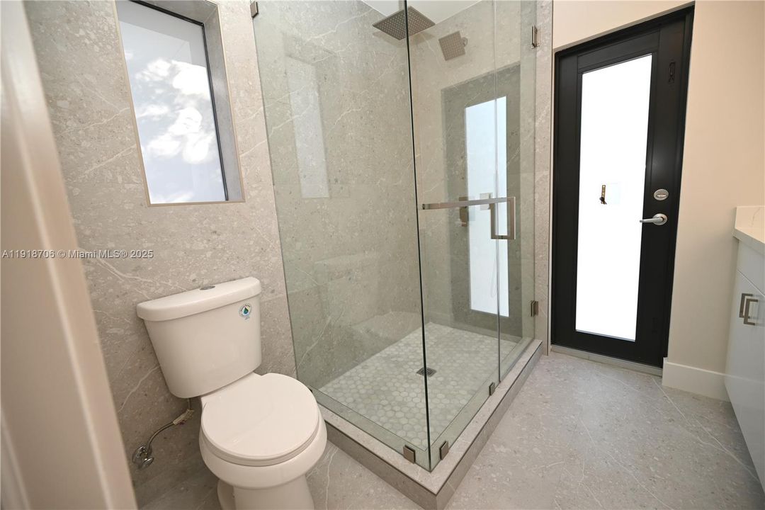 待售: $1,400,000 (3 贝兹, 2 浴室, 1901 平方英尺)