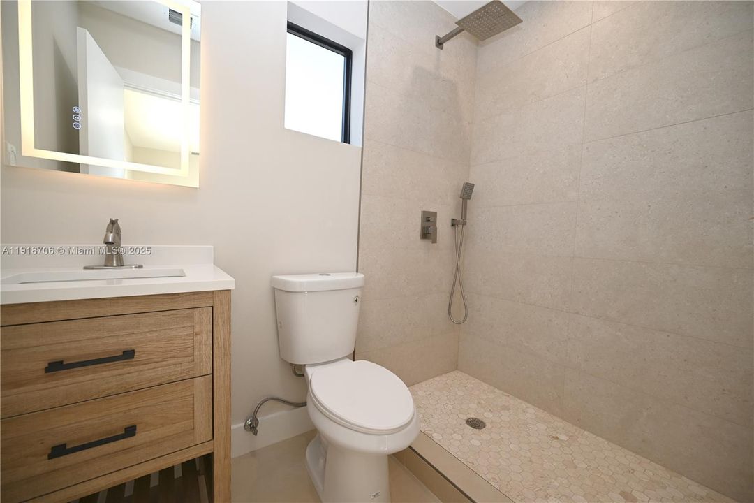 待售: $1,400,000 (3 贝兹, 2 浴室, 1901 平方英尺)