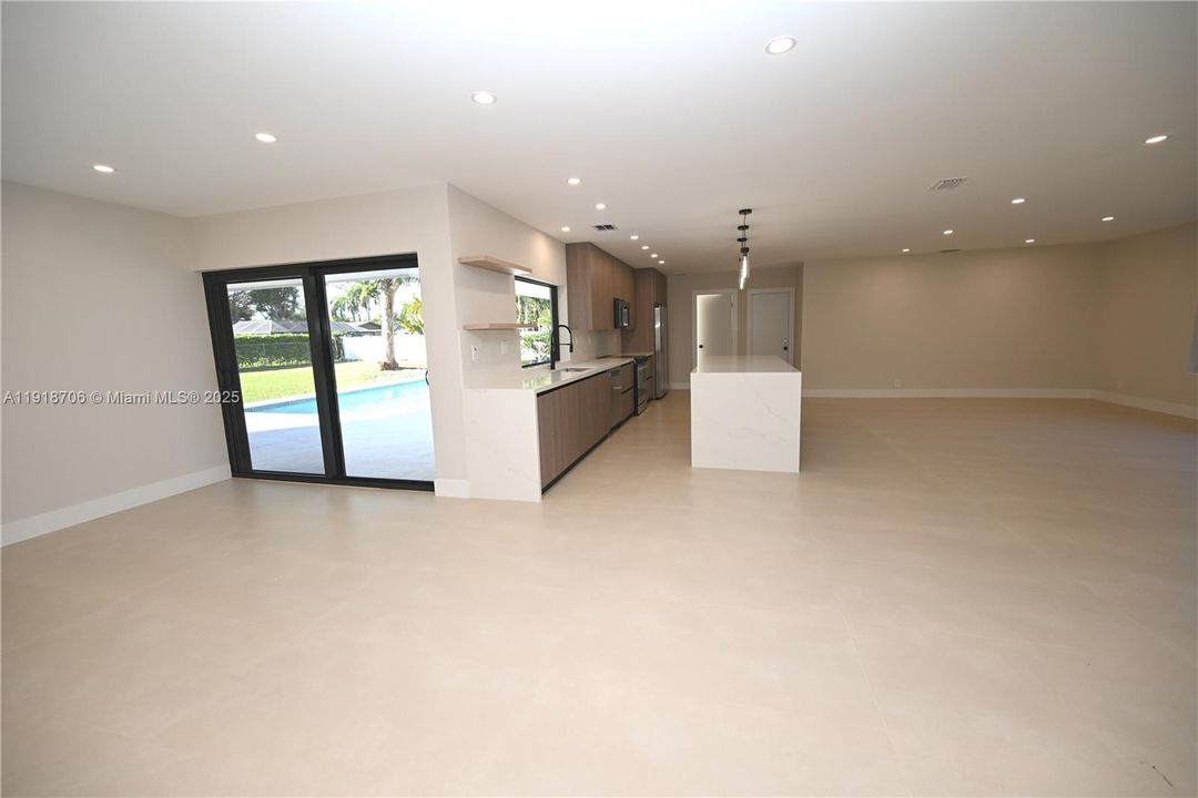 待售: $1,400,000 (3 贝兹, 2 浴室, 1901 平方英尺)