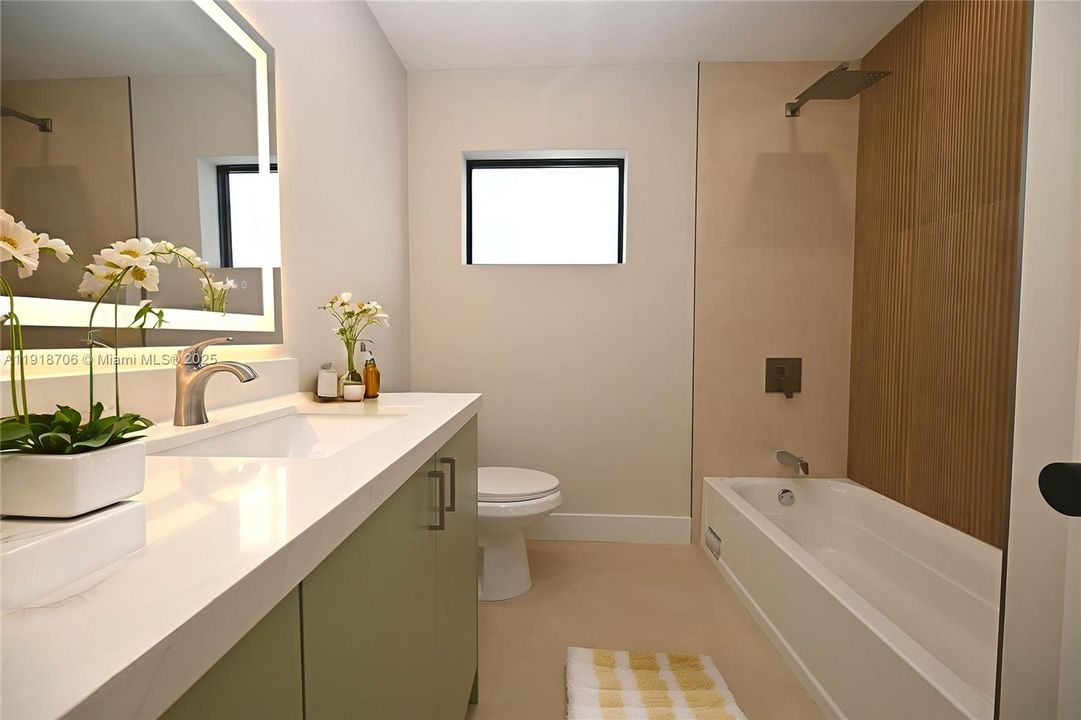 待售: $1,400,000 (3 贝兹, 2 浴室, 1901 平方英尺)