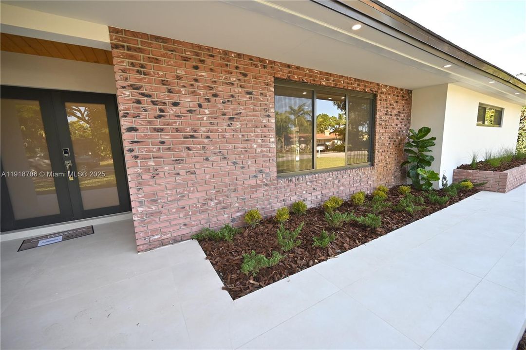 待售: $1,400,000 (3 贝兹, 2 浴室, 1901 平方英尺)