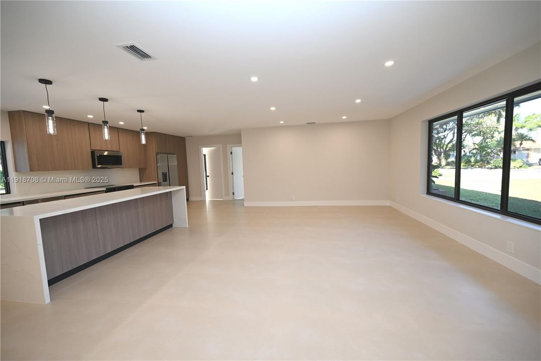 待售: $1,400,000 (3 贝兹, 2 浴室, 1901 平方英尺)