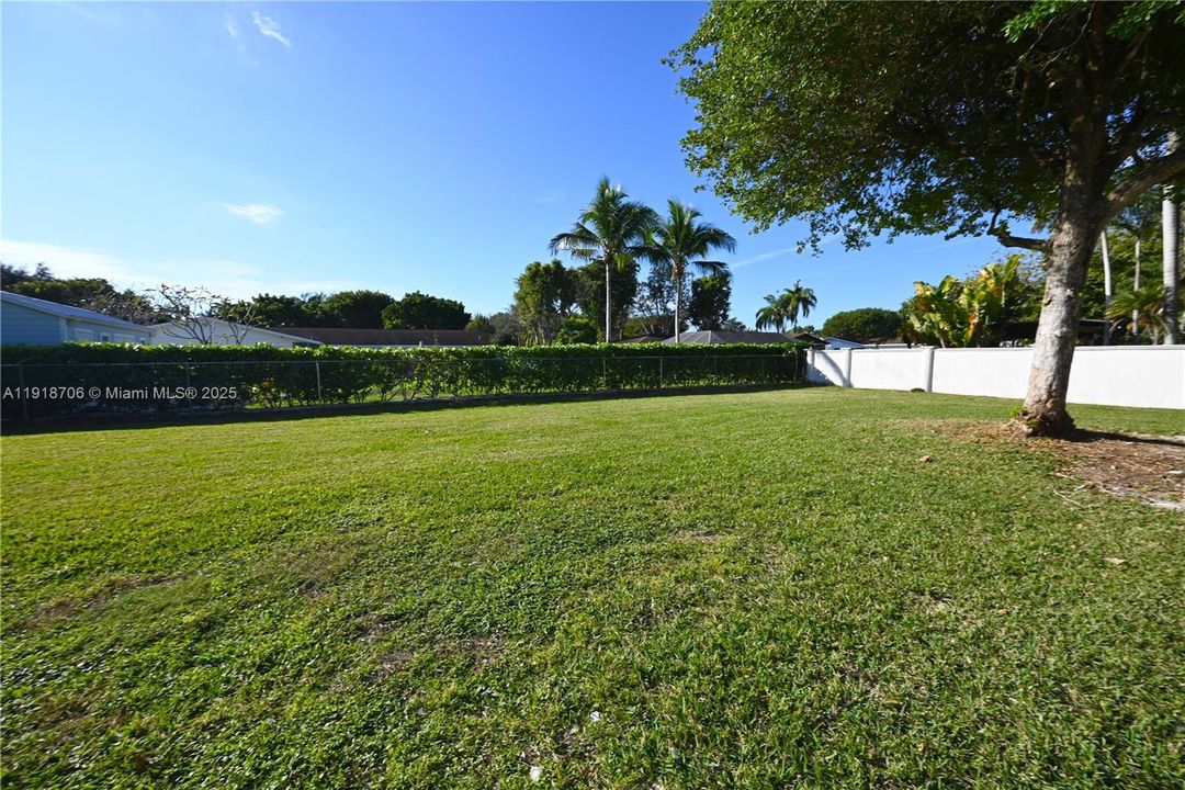 待售: $1,400,000 (3 贝兹, 2 浴室, 1901 平方英尺)