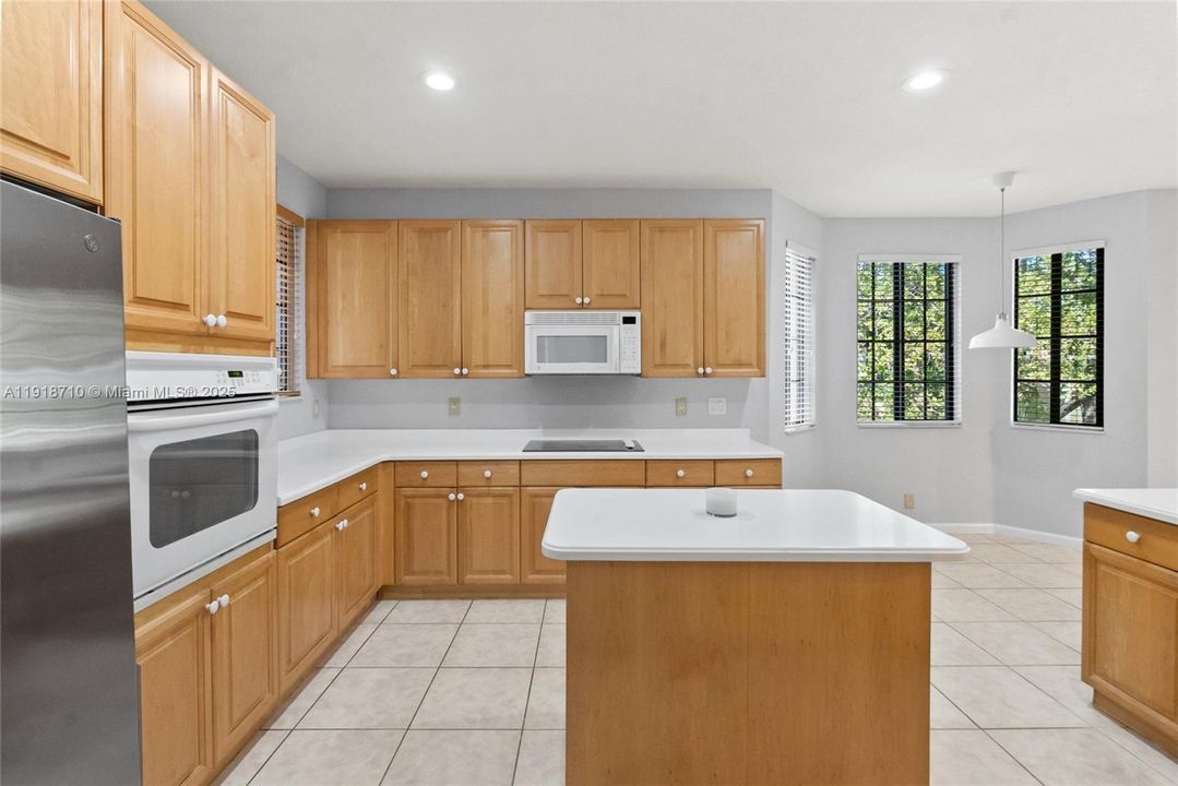 For Rent: $4,800 (3 beds, 2 baths, 2290 Square Feet)