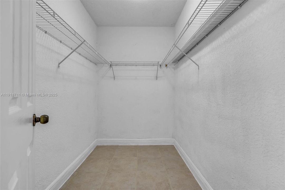 В аренду: $2,100 (1 спален, 1 ванн, 0 Квадратных фут)