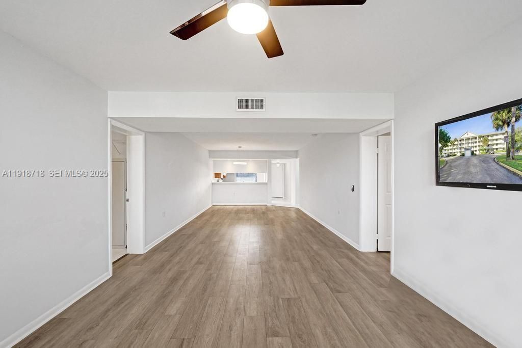 待售: $284,600 (2 贝兹, 2 浴室, 1385 平方英尺)