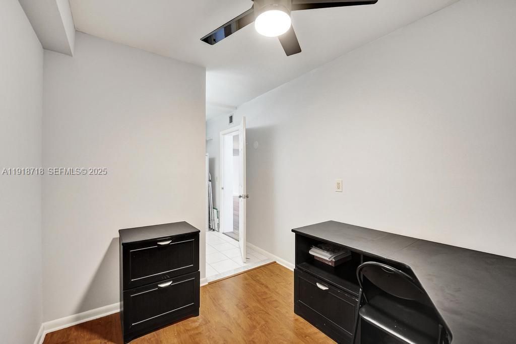 待售: $284,600 (2 贝兹, 2 浴室, 1385 平方英尺)