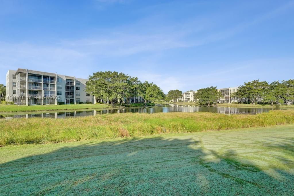 待售: $284,600 (2 贝兹, 2 浴室, 1385 平方英尺)