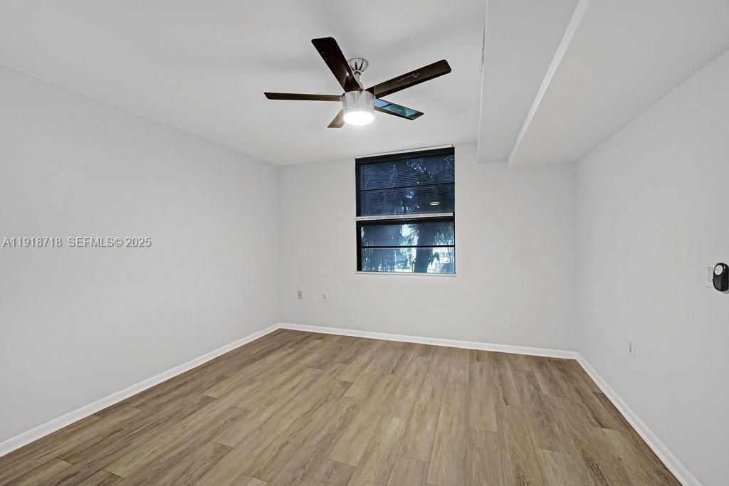 待售: $284,600 (2 贝兹, 2 浴室, 1385 平方英尺)