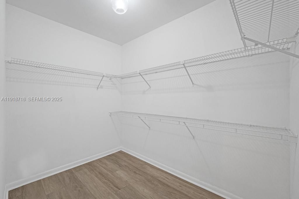 待售: $284,600 (2 贝兹, 2 浴室, 1385 平方英尺)