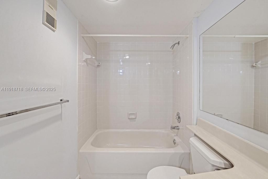 待售: $284,600 (2 贝兹, 2 浴室, 1385 平方英尺)