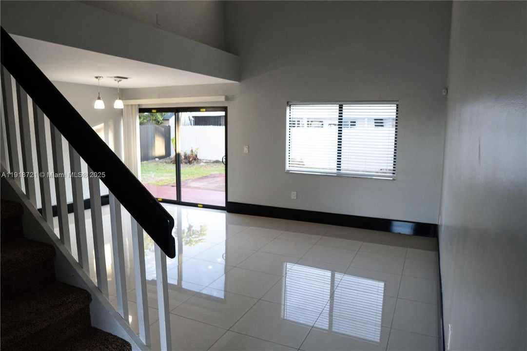 出租: $3,500 (4 贝兹, 2 浴室, 1848 平方英尺)