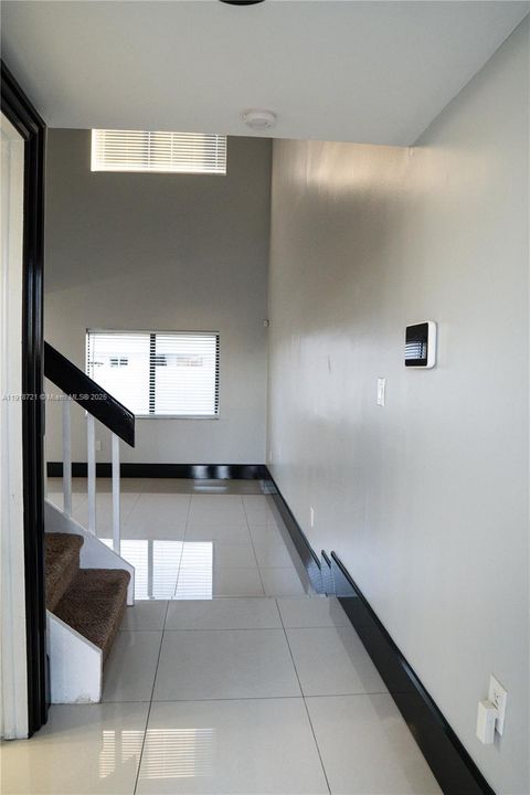 出租: $3,500 (4 贝兹, 2 浴室, 1848 平方英尺)