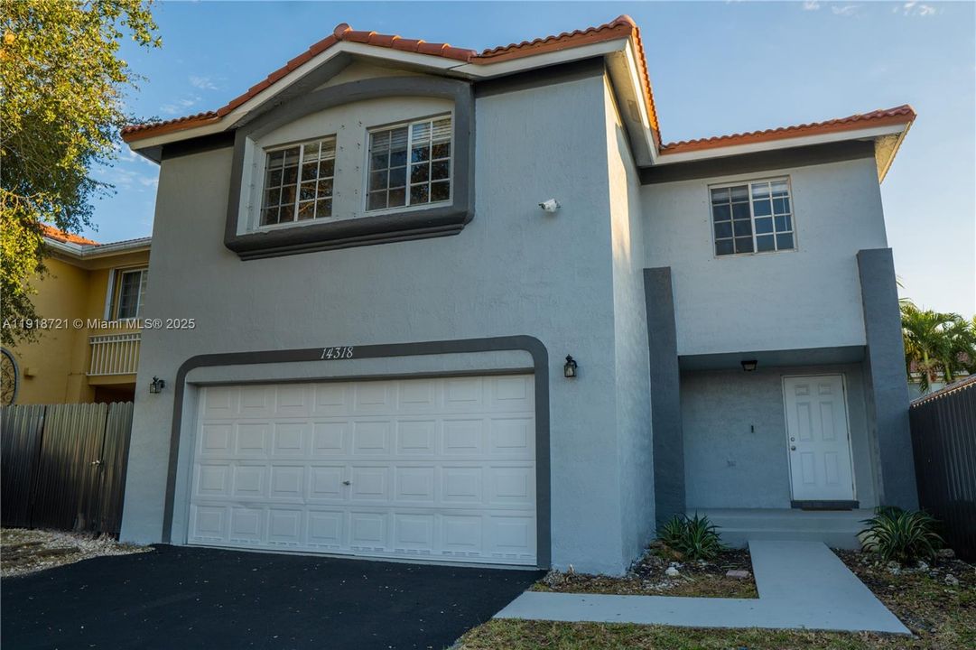 出租: $3,500 (4 贝兹, 2 浴室, 1848 平方英尺)