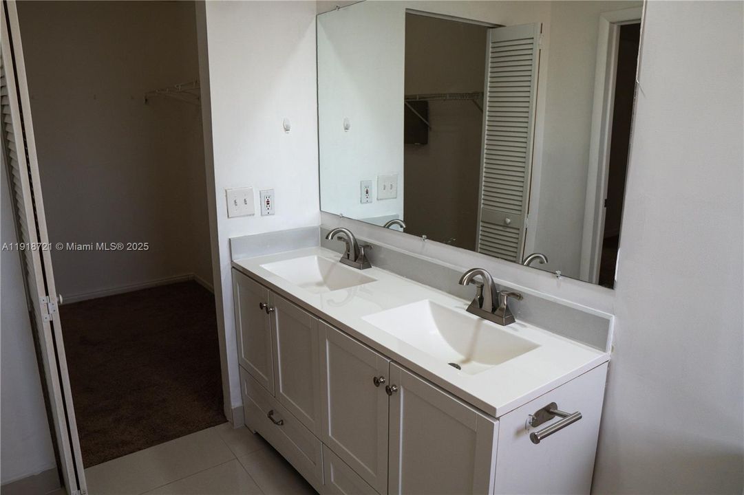 出租: $3,500 (4 贝兹, 2 浴室, 1848 平方英尺)