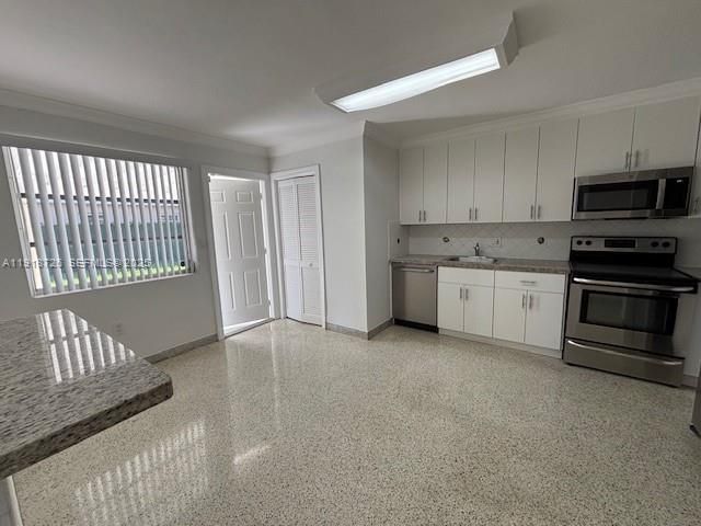 For Rent: $3,500 (2 beds, 2 baths, 2000 Square Feet)