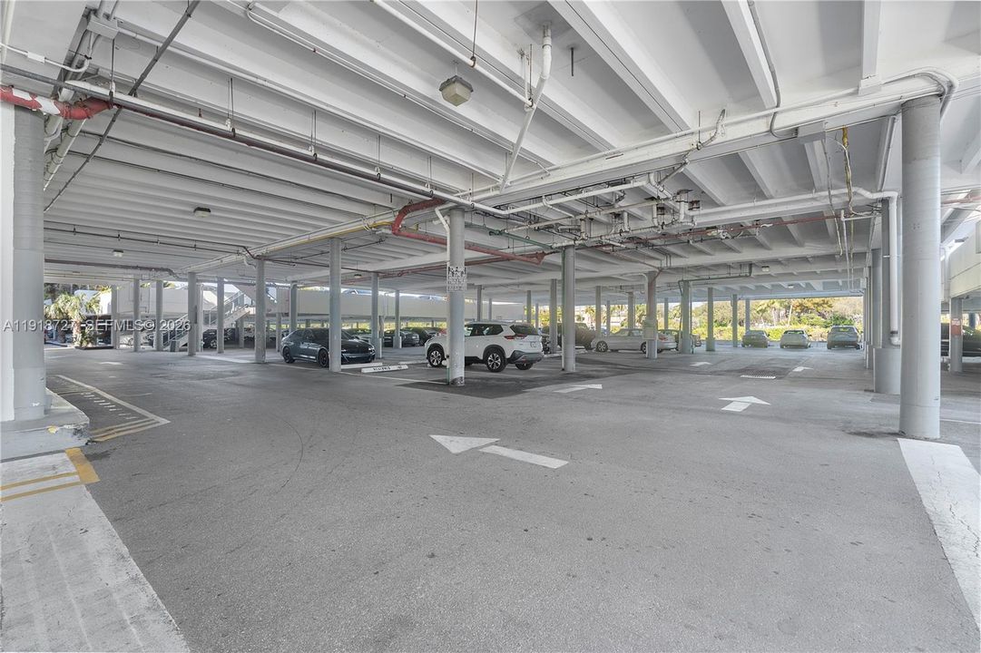 For Sale: $195,000 (1 beds, 1 baths, 896 Square Feet)
