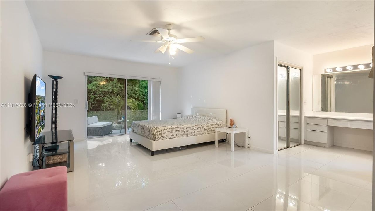 For Sale: $589,000 (3 beds, 2 baths, 2584 Square Feet)