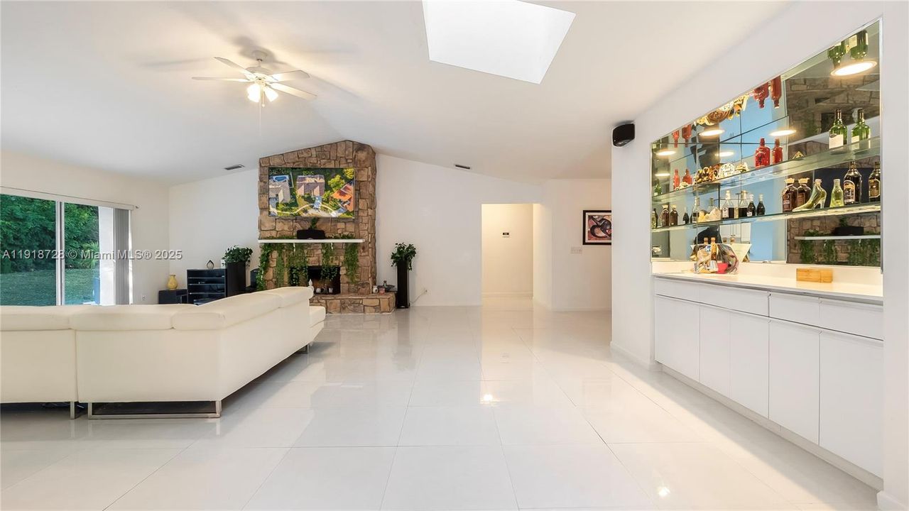 For Sale: $589,000 (3 beds, 2 baths, 2584 Square Feet)