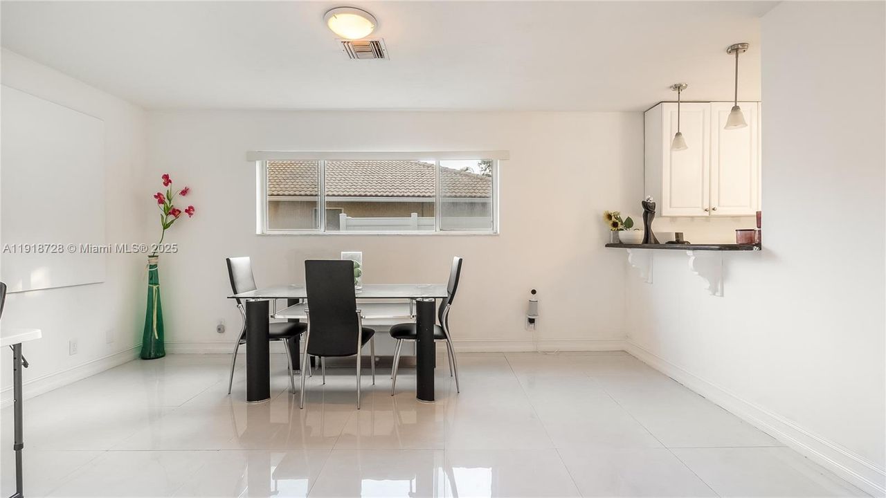 For Sale: $589,000 (3 beds, 2 baths, 2584 Square Feet)