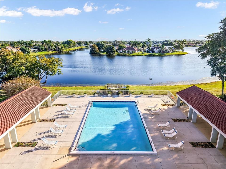 For Sale: $589,000 (3 beds, 2 baths, 2584 Square Feet)