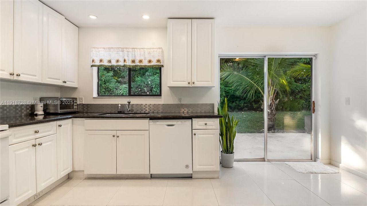 For Sale: $589,000 (3 beds, 2 baths, 2584 Square Feet)