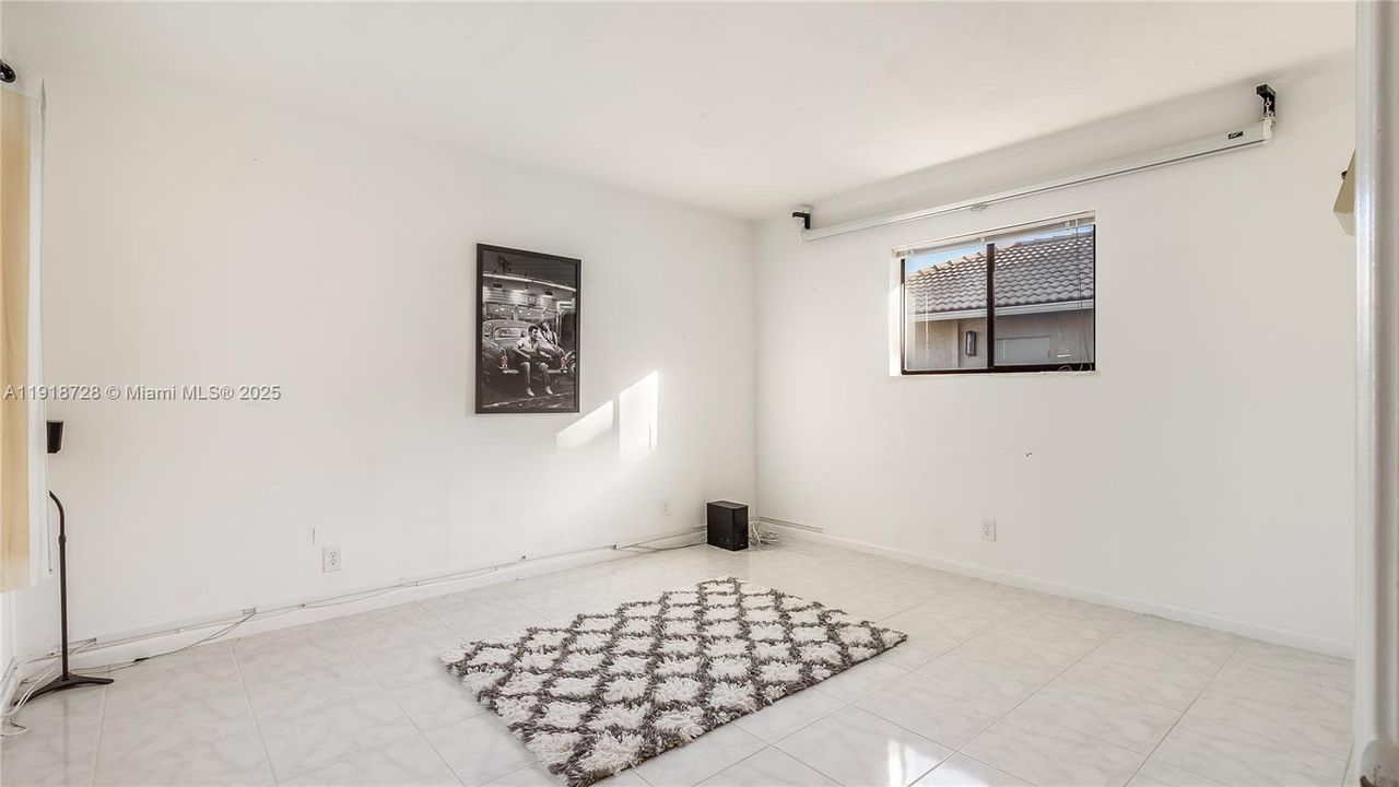 For Sale: $589,000 (3 beds, 2 baths, 2584 Square Feet)