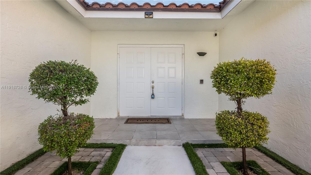 For Sale: $589,000 (3 beds, 2 baths, 2584 Square Feet)