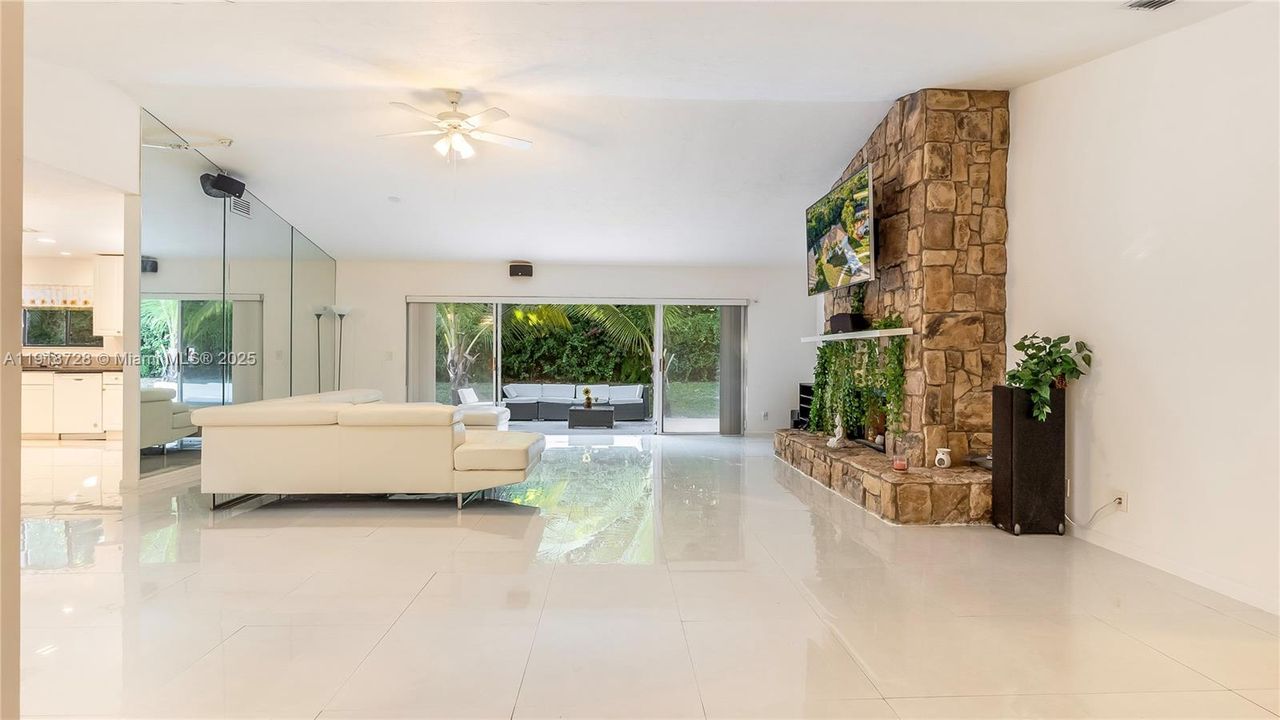 For Sale: $589,000 (3 beds, 2 baths, 2584 Square Feet)