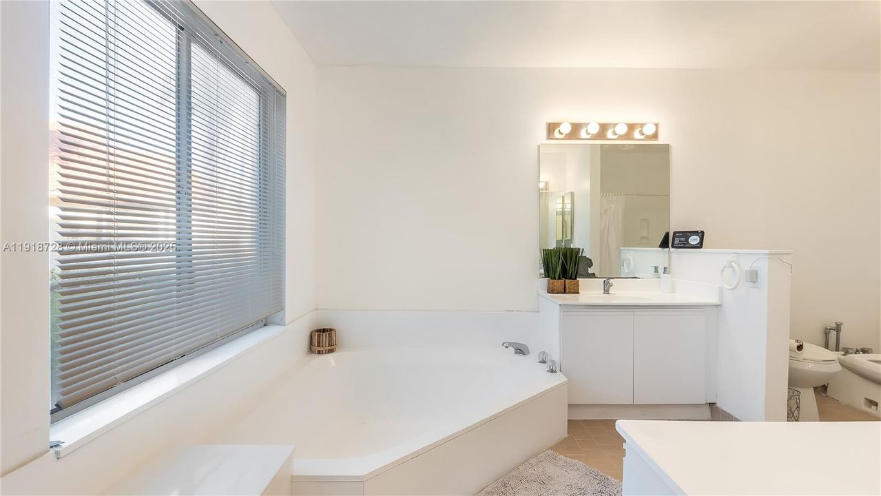 For Sale: $589,000 (3 beds, 2 baths, 2584 Square Feet)