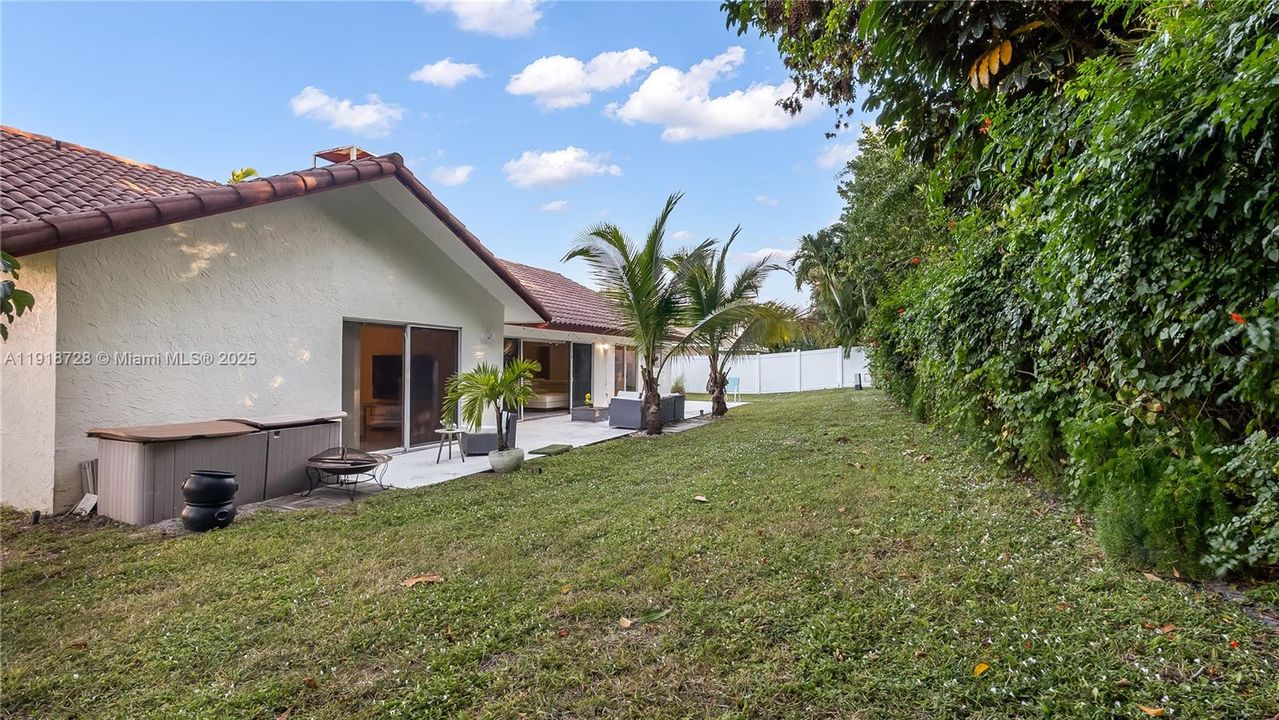 For Sale: $589,000 (3 beds, 2 baths, 2584 Square Feet)